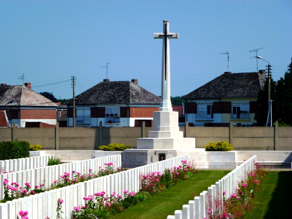Denain (Nord, Fr) Communal Cemetery, CWCG graves 02