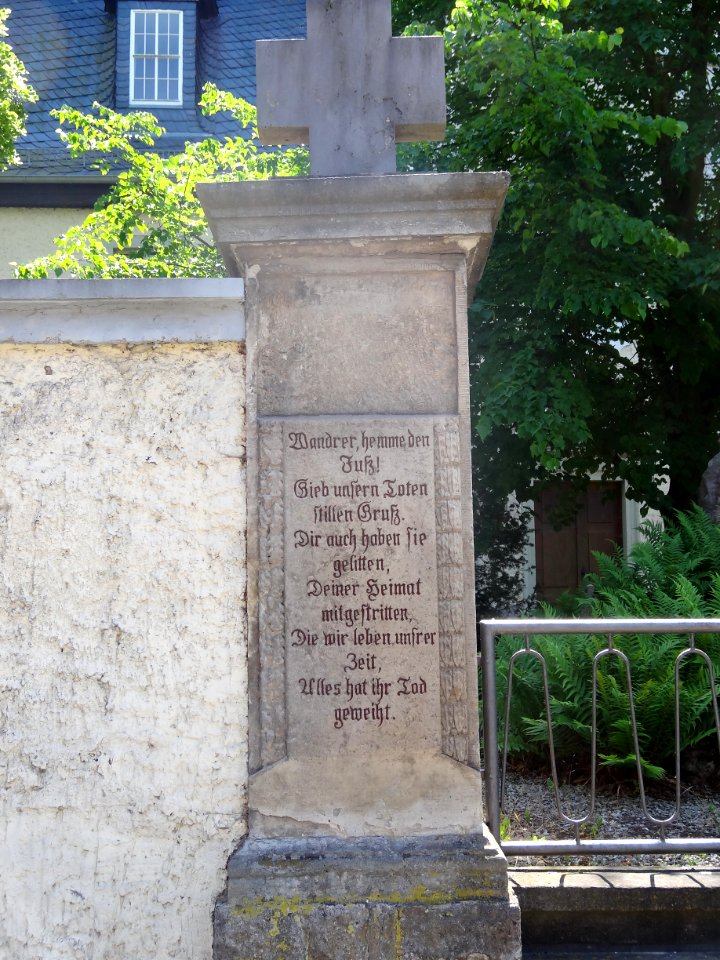Detail am Kriegerdenkmal in Niederroßla 1
