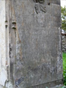 Detail an einem Grabstein an der Kirche von Rudisleben, Arnstadt 2
