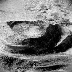 Detail in het voorplein van het complex van het Graf der Koningen, Bestanddeelnr 255-5386