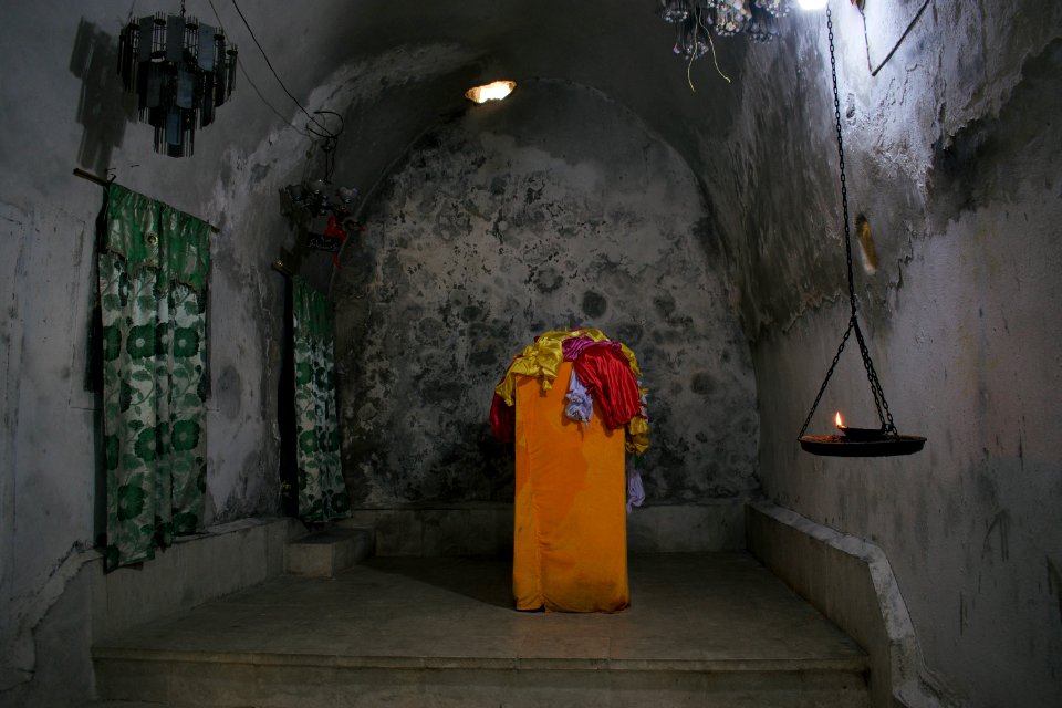Details inside the shrine of Shekh Shems, saint of the sun, at Lalish 02