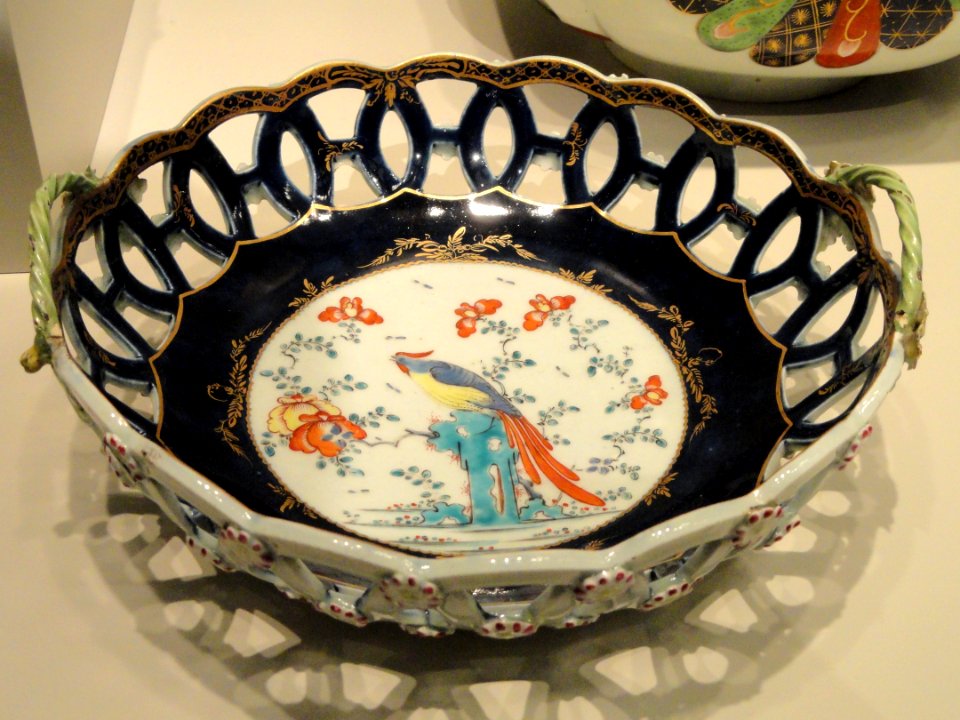 Dessert Basket, 1775-1780, Worcester Porcelain Factory, England, porcelain, enamel, gilding - Art Institute of Chicago - DSC09970