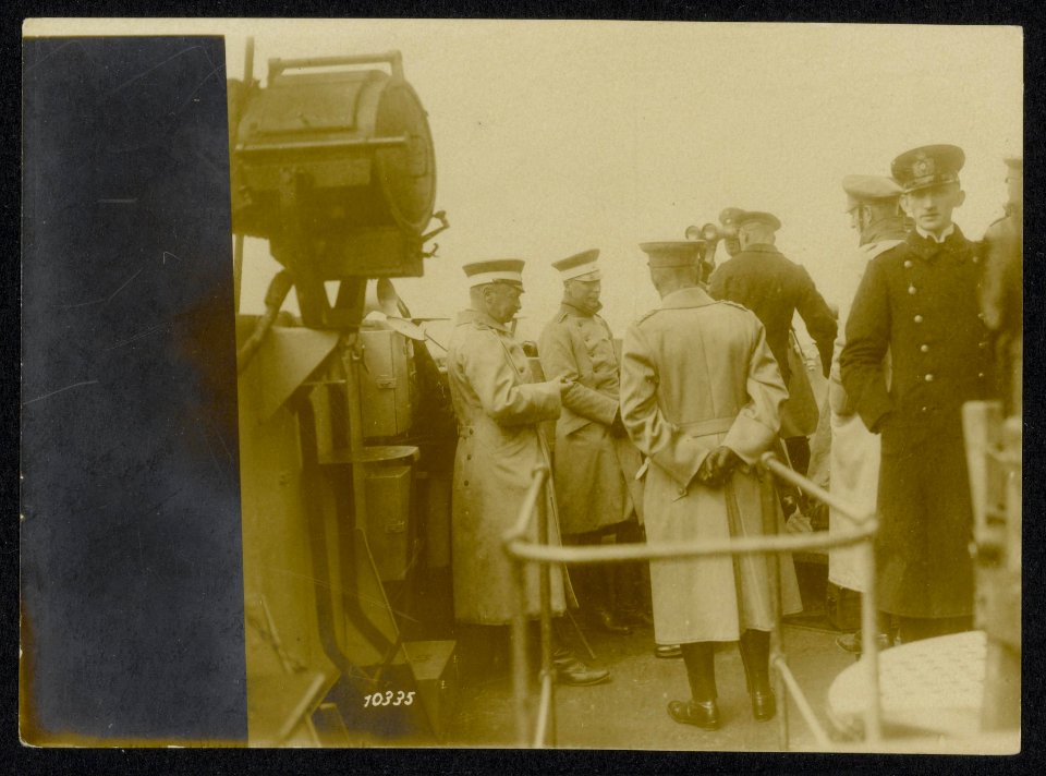 Der König von Sachsen bei der Marine. Der König auf der Brücke S.M.S. Se…, Bestanddeelnr 158-0522
