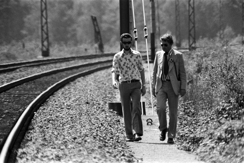 Derde dag gijzeling trein De Punt rechercheurs keren terug waarvan linker medi, Bestanddeelnr 929-1968