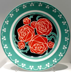 Desert plate with rose decor, designer Hans Christiansen, maker Gerb. Bauscher, 1900-1901, porcelain - Museum Künstlerkolonie Darmstadt - Mathildenhöhe - Darmstadt, Germany - DSC06355