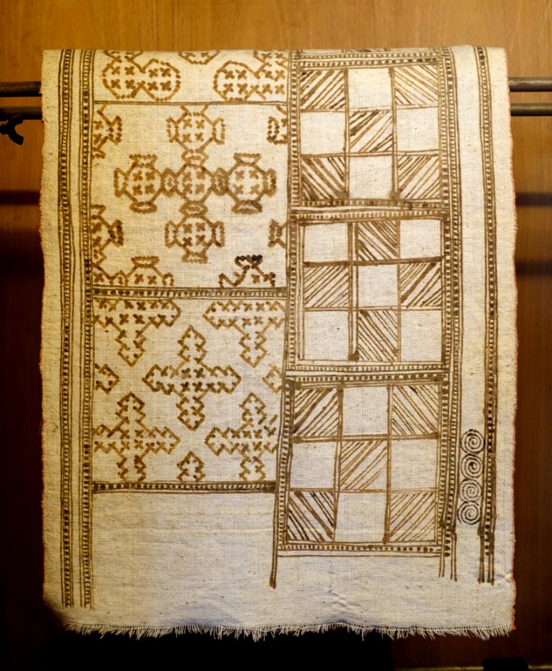 Design drawn on cloth with beeswax prior to dyeing, Hmong (Hong Den) - Vietnam Museum of Ethnology - Hanoi, Vietnam - DSC03036