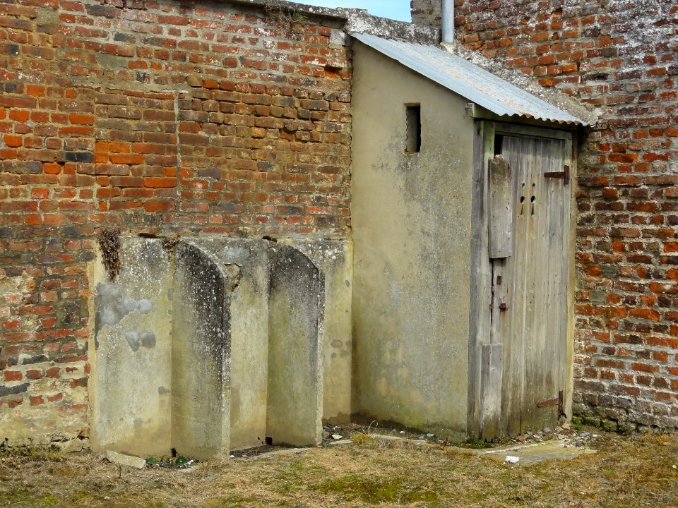 Dercy (Aisne) WC public