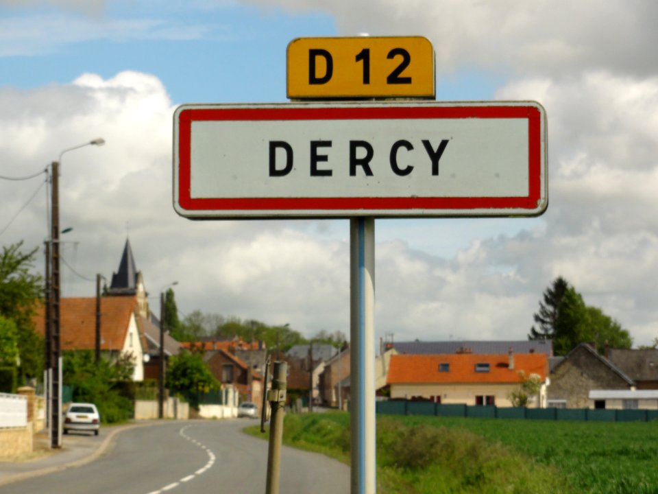 Dercy (Aisne) city limit sign