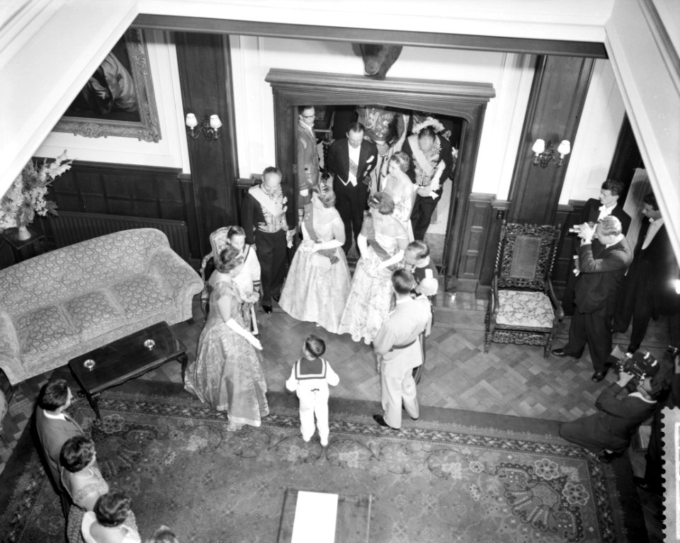 Derde dag van het bezoek van Koning Boudewijn Diner in Belgische ambassade aange, Bestanddeelnr 910-5152