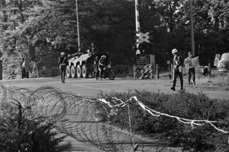 Derde dag gijzeling trein De Punt zwaar bewaakte overgang, Bestanddeelnr 929-1973