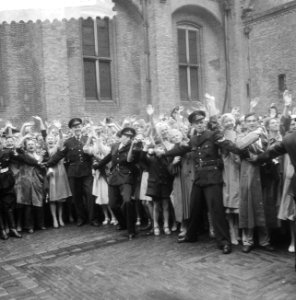 Derde dag van het bezoek van Koning Boudewijn bezoek aan Den Haag , aankomst bij, Bestanddeelnr 910-5128