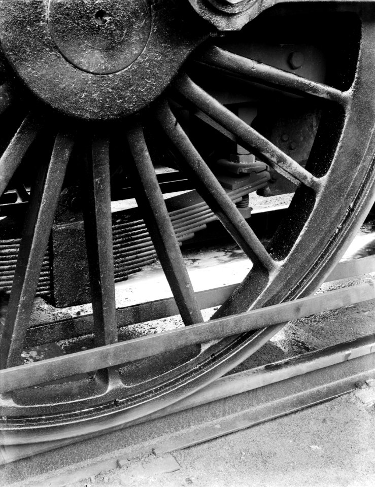 Detail van een wiel van een stoomlocomotief, Bestanddeelnr 252-1040