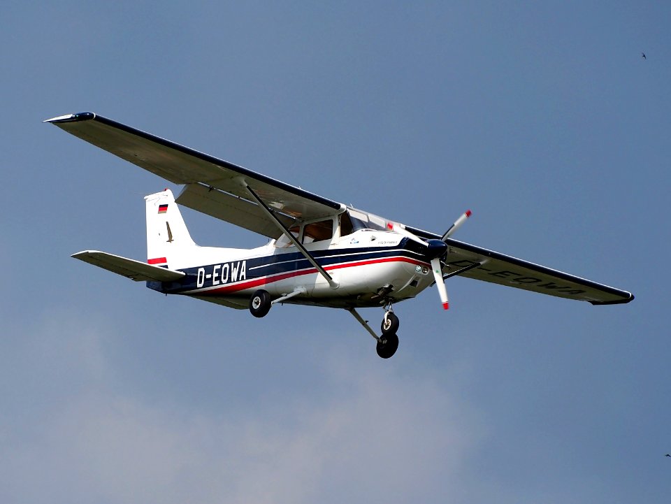 D-EOWA Reims F172N Skyhawk II at Hilversum Airport (ICAO EHHV) photo2