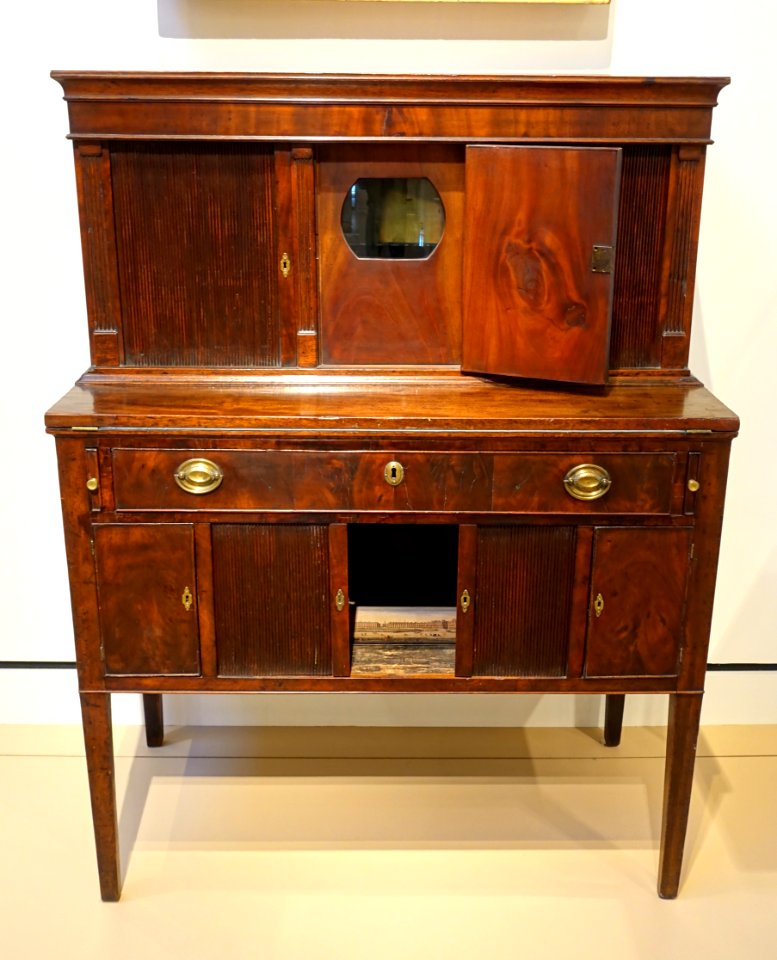 Desk with perspective glass, by Edmund Johnson, Salem MA, c. 1795, mahogany, pine, brass, glass - Peabody Essex Museum - DSC07031