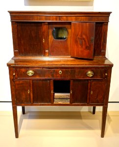 Desk with perspective glass, by Edmund Johnson, Salem MA, c. 1795, mahogany, pine, brass, glass - Peabody Essex Museum - DSC07031
