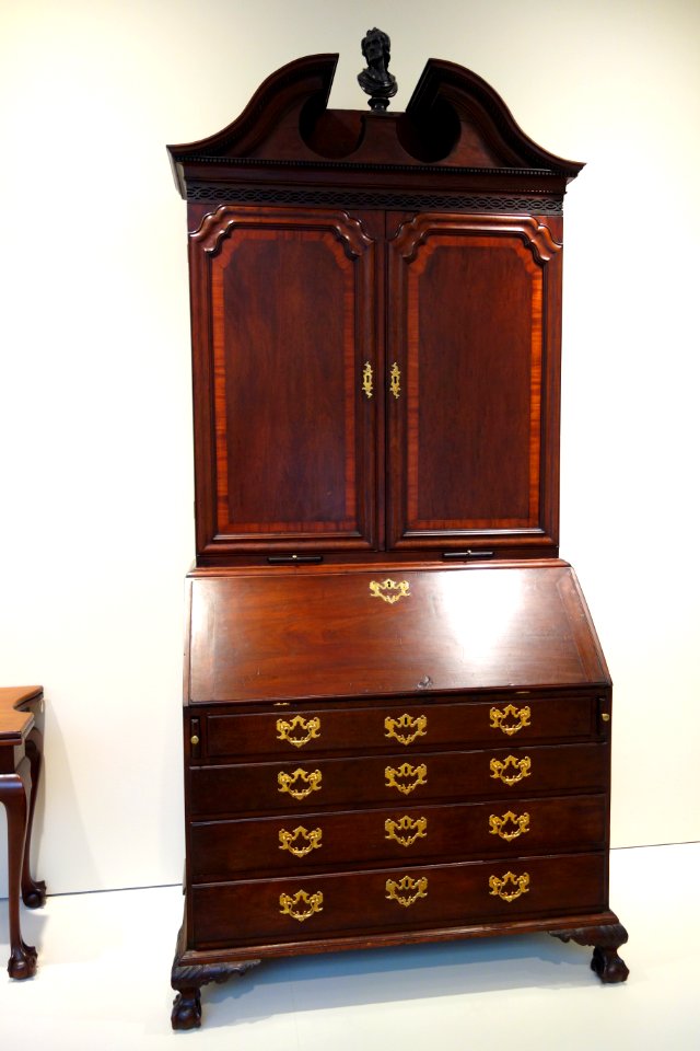 Desk-and-Bookcase, New York City, 1760-1770, mahogany with tulip poplar and white pine - Chazen Museum of Art - DSC02512