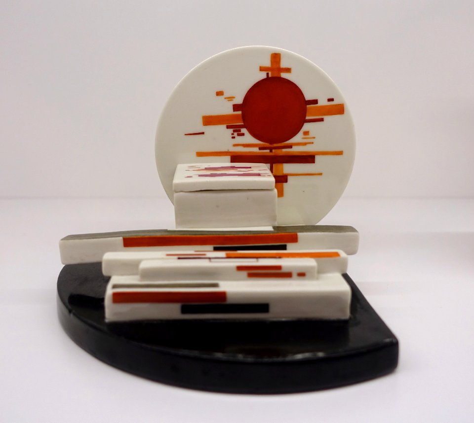 Desk set, designed by Nikolai Michajlowitsch Sujetin, Staatliche Porzellanmanufaktur, Petrograd USSR, 1923, hand-painted porcelain - Museum für Angewandte Kunst Köln - Cologne, Germany - DSC09573