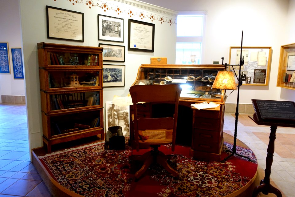 Desk and furnishings, Edward W. Bok - Bok Tower Gardens - DSC02083