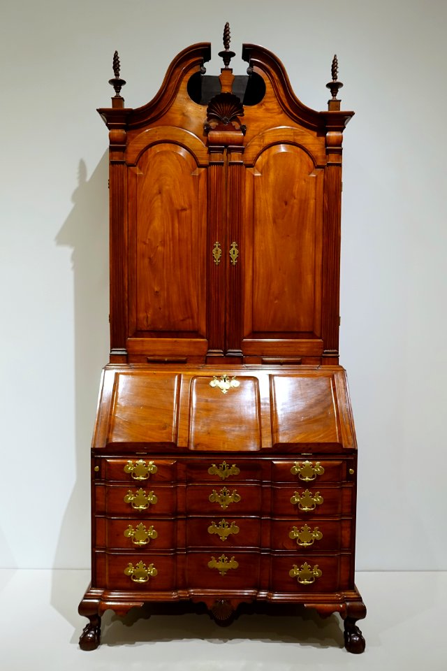 Desk and bookcase, attributed to the Nathaniel Gould workshop, Salem, Massachusetts, 1760-1780, mahogany, southern yellow pine, eastern white pine, yellow poplar, brass - Dallas Museum of Art - DSC04905