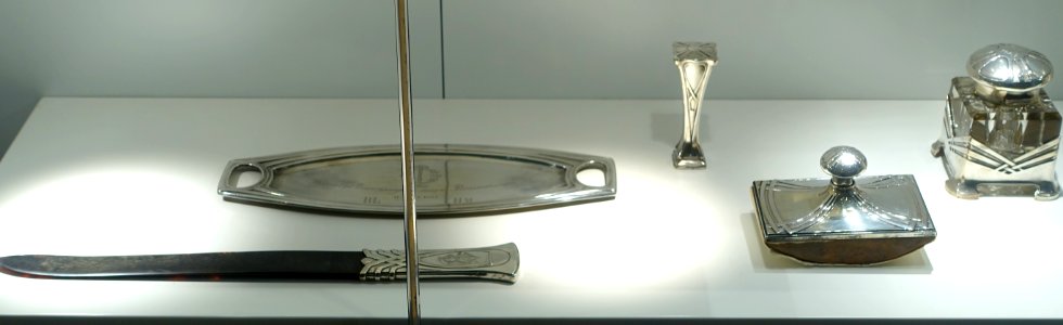 Desk set items, designer Peter Behrens, silver, glass, wood, horn - Museum Künstlerkolonie Darmstadt - Mathildenhöhe - Darmstadt, Germany - DSC06299
