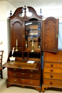 Desk and bookcase, Queen Anne style, 1730-1735 - Dedham Historical Society - Dedham Massachusetts - DSC04163