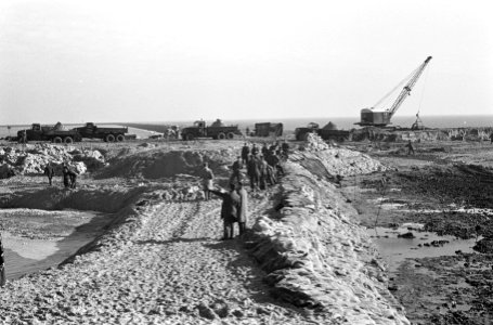 Dijkdichting op Schiermonnikoog door landmacht (200 man), Bestanddeelnr 913-5484
