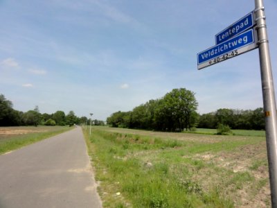 Dolphia (Enschede) Lentepad van Gronausestraat naar Veltzichtweg en station de Eschmarke