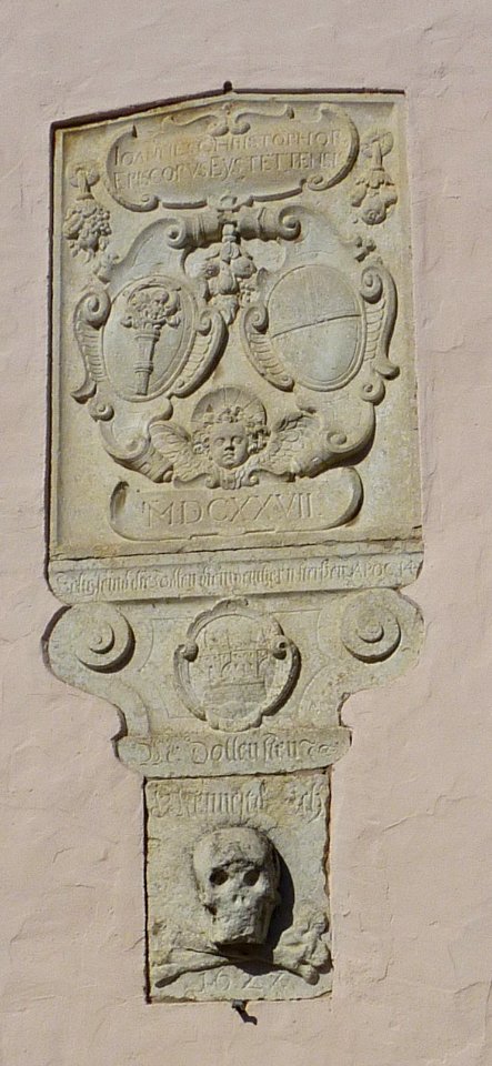 Dollnstein Friedhofseingang Relief