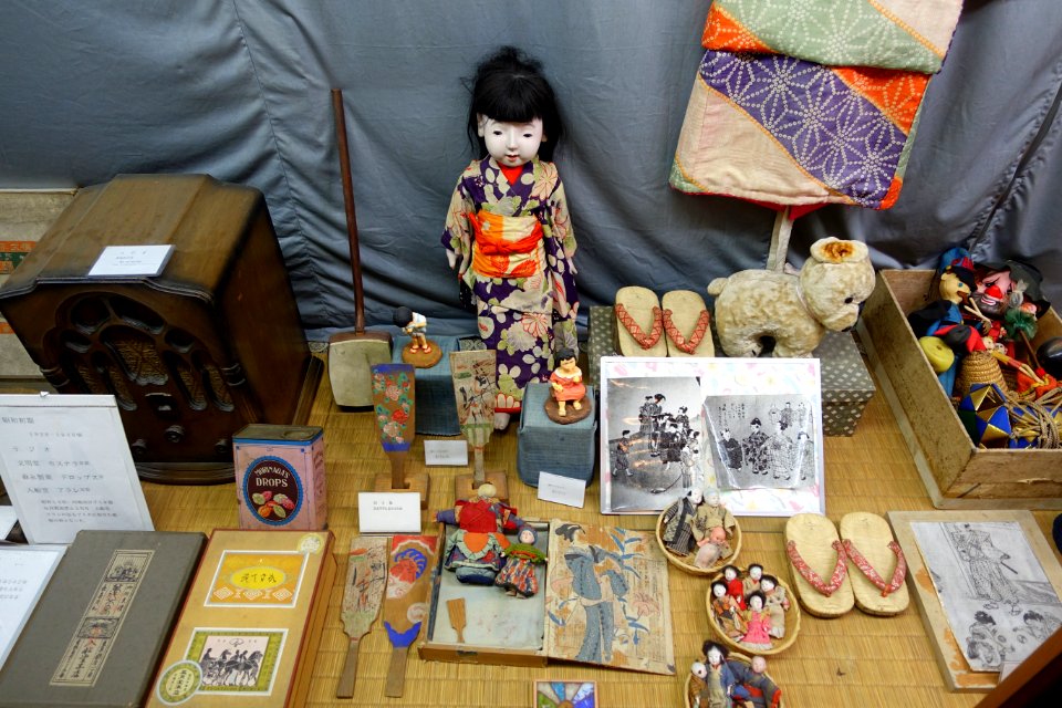 Dolls and battledores - Hirata Folk Art Museum - Takayama, Gifu, Japan - DSC06757