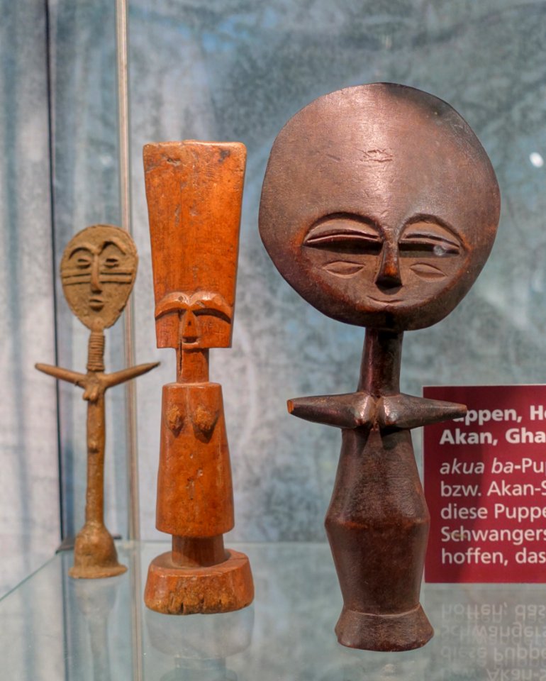 Dolls, Akan people, Ghana, bronze, wood - Naturhistorisches Museum Nürnberg - Nuremberg, Germany - DSC03926