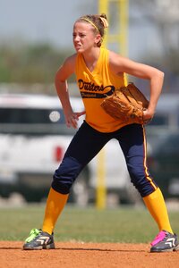 Glove infielder stance