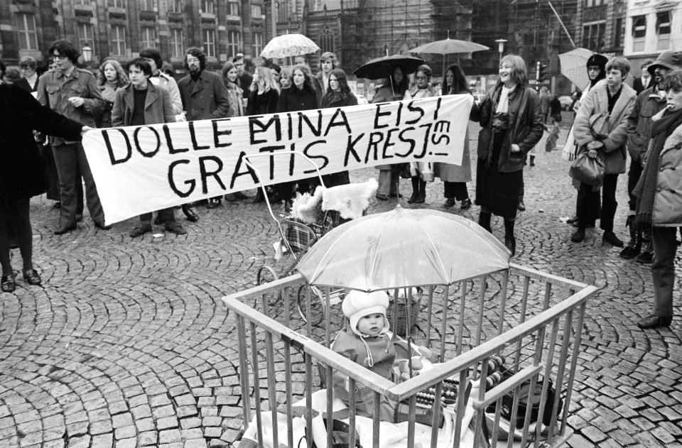 Dolle Minas vieren eenjarig bestaan, Amsterdam, Bestanddeelnr 924-2218