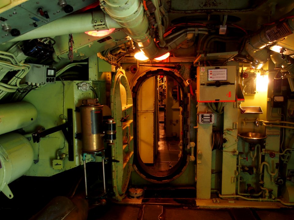 Dolphin class SPRINGEREN submarine, pic-003