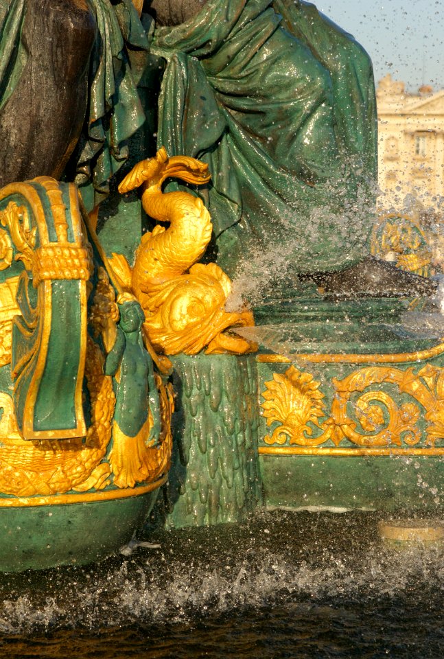 Dolphin Fontaine des Mers Concorde