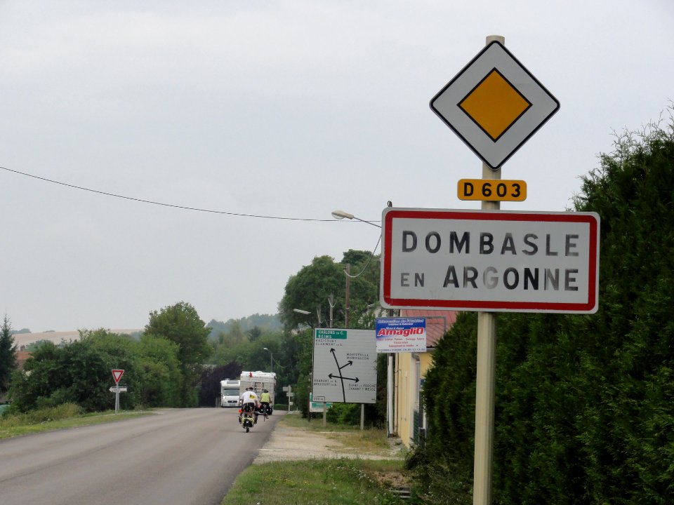 Dombasle-en-Argonne (Meuse) city limit sign
