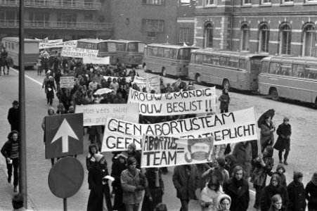 Dolle Minas en progressieve vrouwen protesteren in Utrecht tegen nieuwe Arbortus, Bestanddeelnr 925-3961