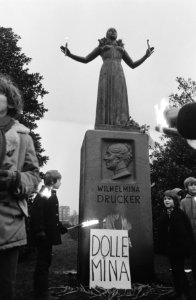 Dolle Minas vieren eenjarig bestaan, Amsterdam, Bestanddeelnr 924-2217