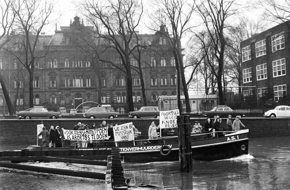 Dolle Minas vieren eenjarig bestaan, Amsterdam, Bestanddeelnr 924-2220