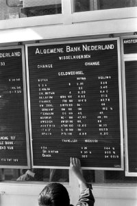 Dollarprobleem Amsterdam, koersen Algemene Bank Nederland bord, Bestanddeelnr 924-8238