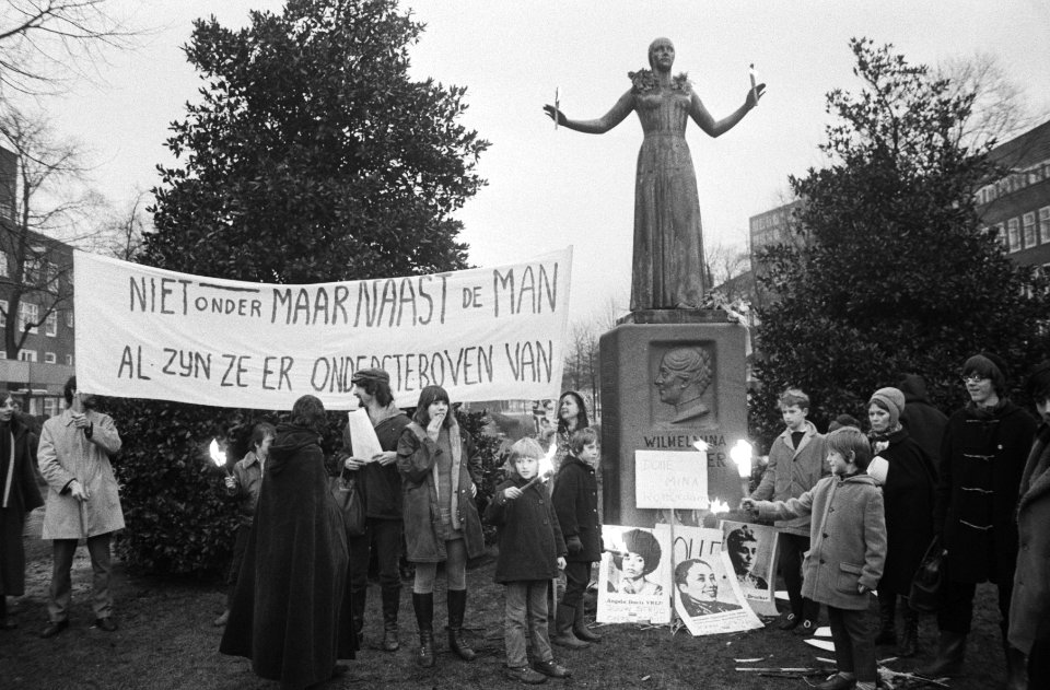 Dolle Minas vieren eenjarig bestaan, Amsterdam, Bestanddeelnr 924-2216