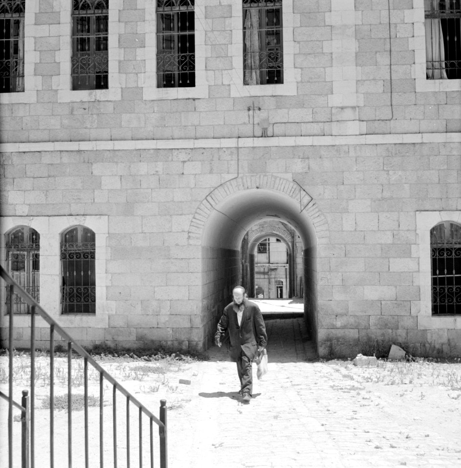 Doorgangen onder gebouwen in de vorm van poorten, Bestanddeelnr 255-2462