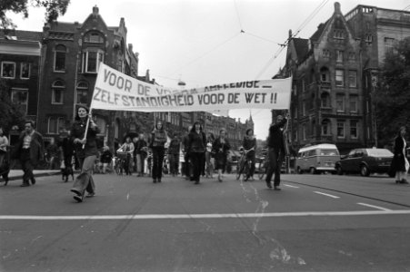 Door Nederlandse vrouwenbeweging georganiseerde demonstratie met als motto Vrou, Bestanddeelnr 929-7279