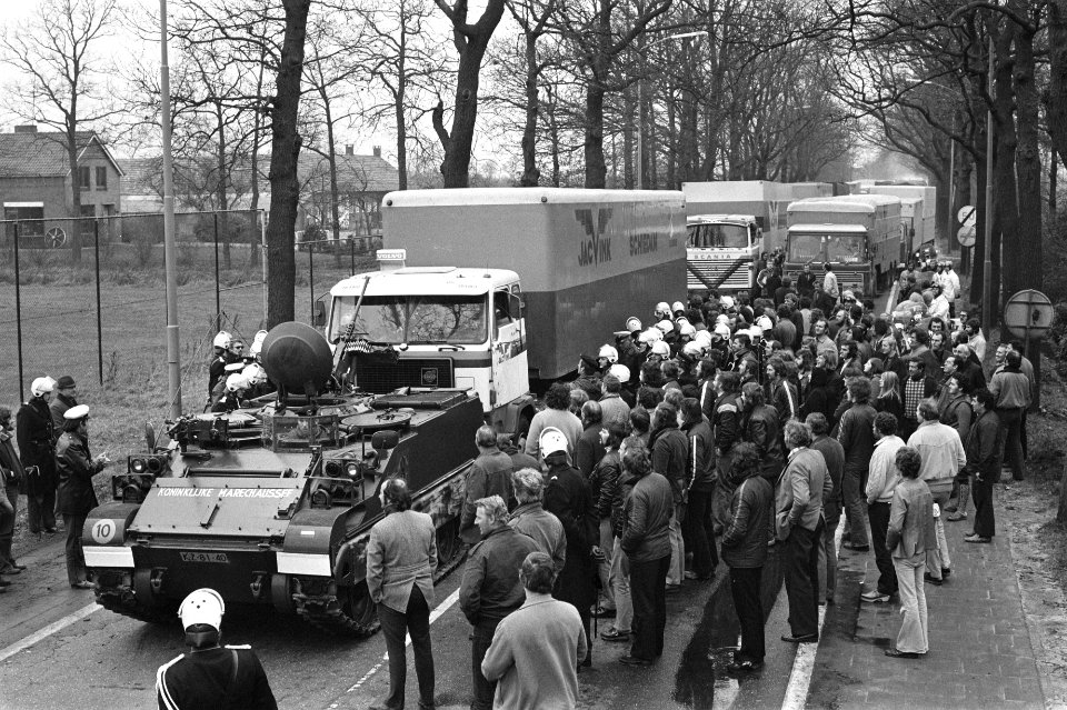 Door vrachtwagens geblokkeerde grensovergang Wuustwezel de marechaussee ontruimd, Bestanddeelnr 927-6118