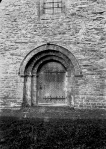 Door with writing carved into it (1293533)