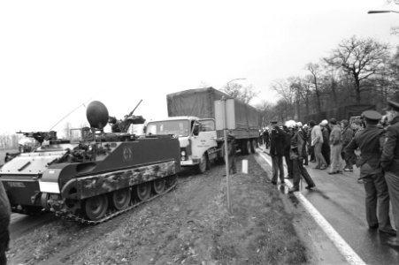 Door vrachtwagens geblokkeerde grensovergang Wuustwezel de marechaussee ontruimd, Bestanddeelnr 927-6120