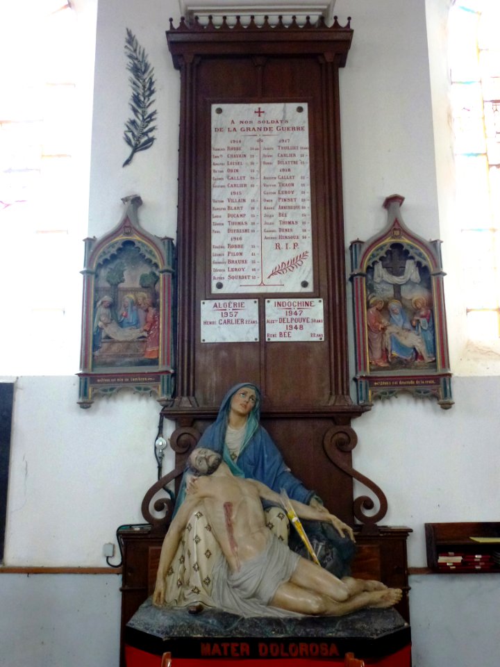Dohem (Pas-de-Calais, Fr) église Saint-Omer piéta, mon. aux morts paroissial