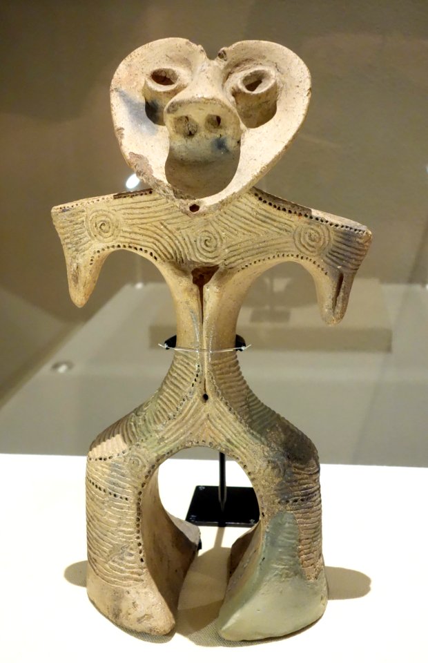 Dogu (clay figurine) with heart-shaped face, Jomon period, 2000-1000 BC, from Gobara, Higashi Agatsuma-machi, Gunma - Tokyo National Museum - DSC06322