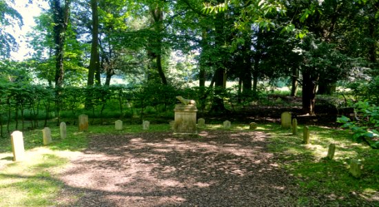 Dogs' cemetery - Wrest Park - Bedfordshire, England - DSC08191
