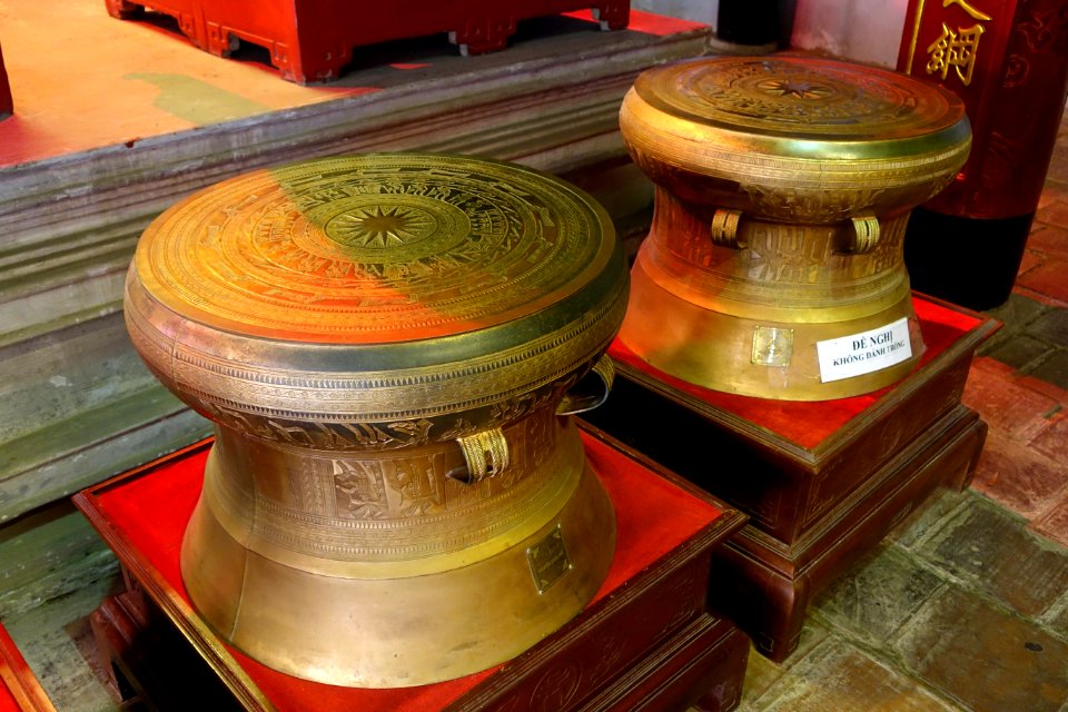 Dong Son bronze drums - Temple of Literature, Hanoi - DSC04616