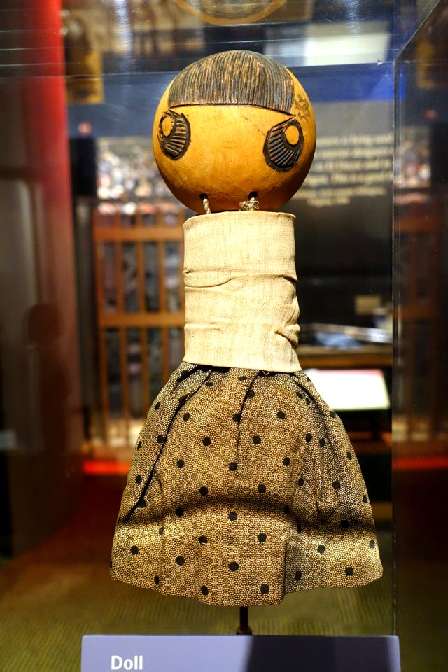 Doll, Tsonga people, Mozambique, early 1900s, gourd, cotton textile - National Museum of Natural History, United States - DSC00428